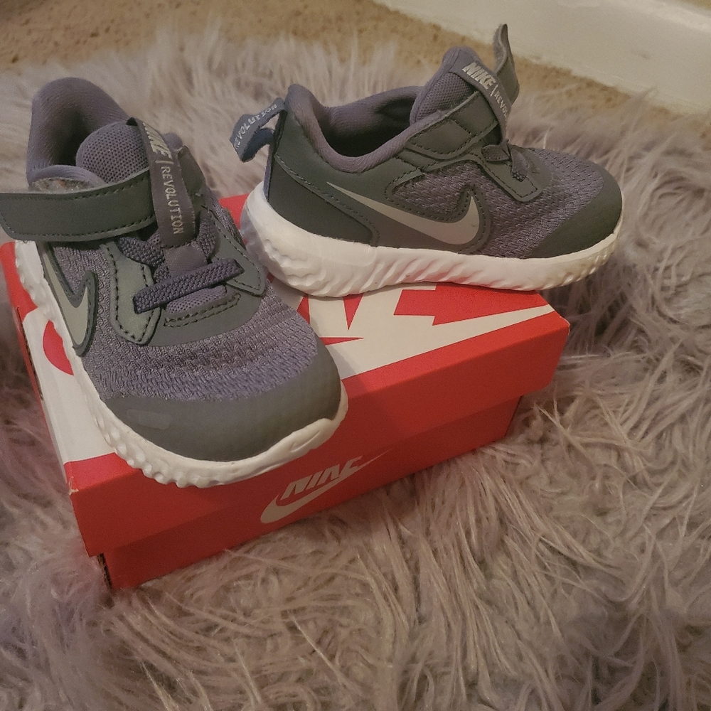 Boy Nikes